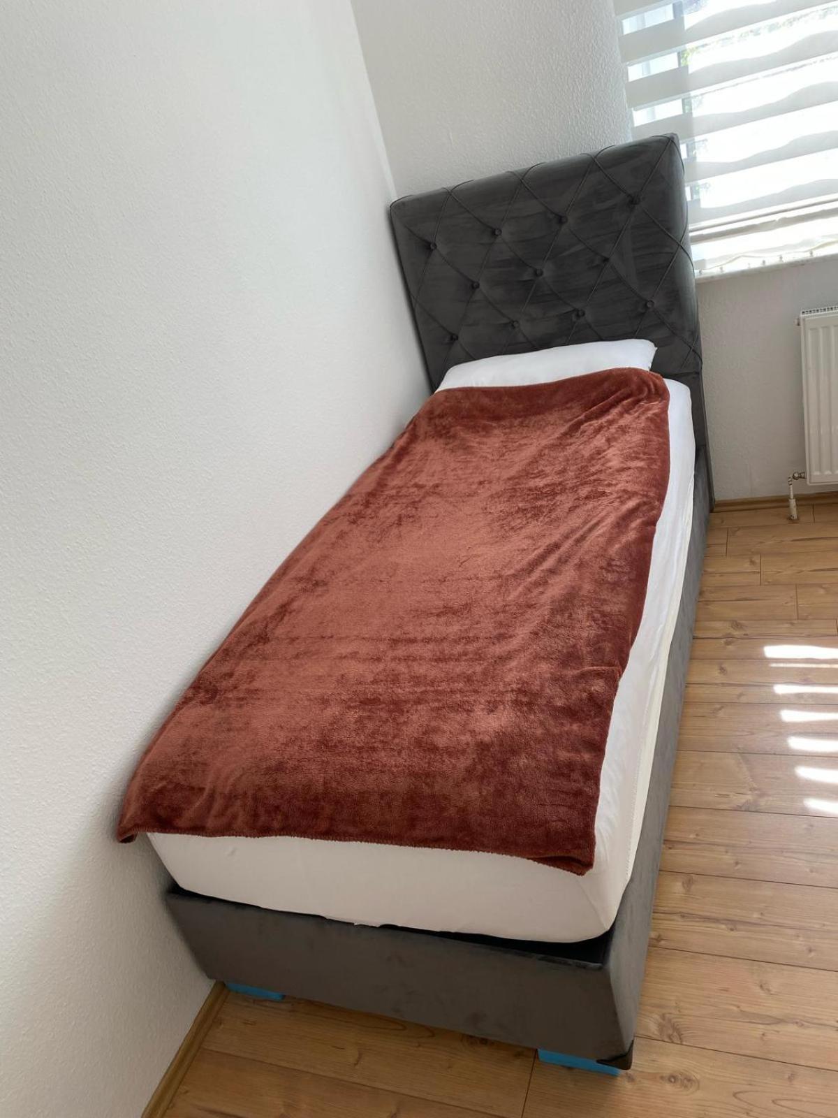 A Cozy Room With Brand New Furniture Frankfurt am Main Exterior foto